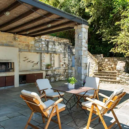 Pelion Luxury Homes * דמוצ'ארי
